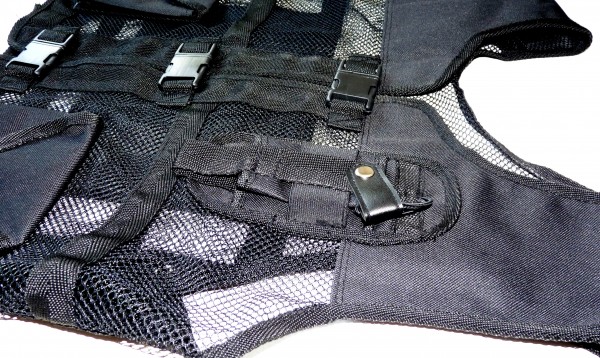 Detaliu Vesta de protectie si paza tip interventie cu spate din plasa - tip 6