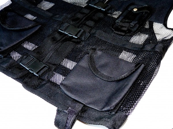 Detaliu Vesta de protectie si paza tip interventie cu spate din plasa - tip 6